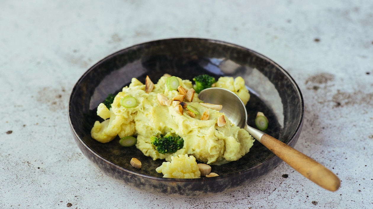 Puree met bloemkool en amandelschaafsel